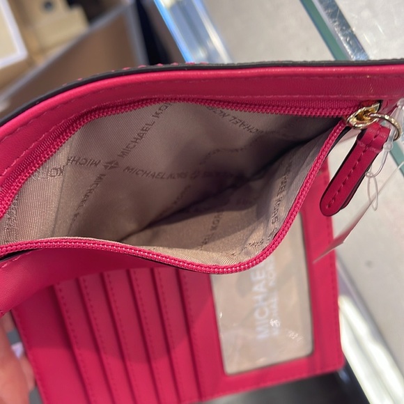 Michael Kors Jet Set Travel Passport Wallet
Electric Pink Signature NWT - Picture 13 of 16